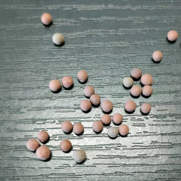 Clay beads for microwavable heating pack